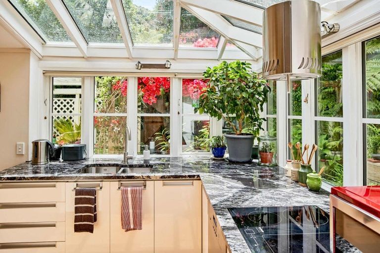 Photo of property in 15 Whiorau Grove, Lowry Bay, Lower Hutt, 5013