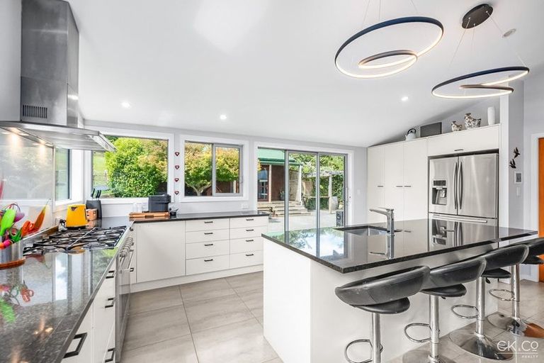 Photo of property in 10 Cottle Park Drive, Normandale, Lower Hutt, 5010