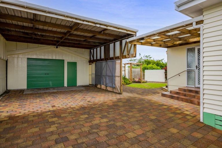 Photo of property in 81 Omata Road, Marfell, New Plymouth, 4310