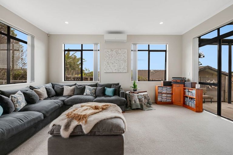 Photo of property in 4 Kingtide Place, Red Beach, 0932