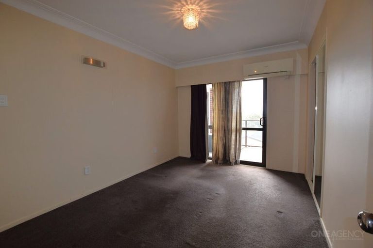 Photo of property in 52 Tiroroa Avenue, Te Atatu South, Auckland, 0610