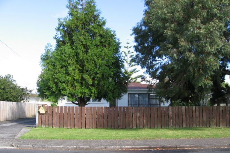 Photo of property in 4 Stokes Avenue, Te Atatu Peninsula, Auckland, 0610