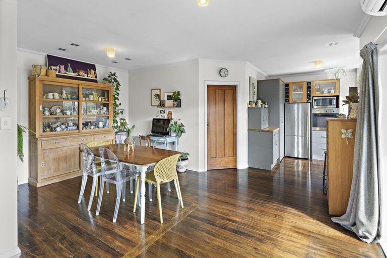 Photo of property in 6 Humphries Street, Greytown, 5712