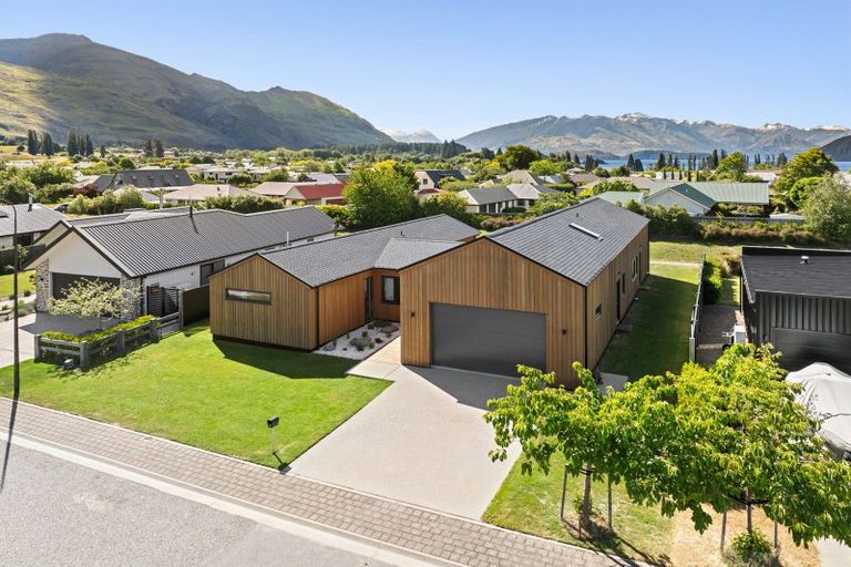 Photo of property in 7 Sapphire Spring Rise, Wanaka, 9305