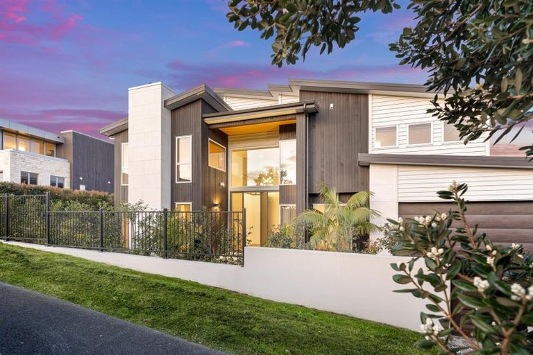 Photo of property in 27 Bearing Parade, Long Bay, Auckland, 0630