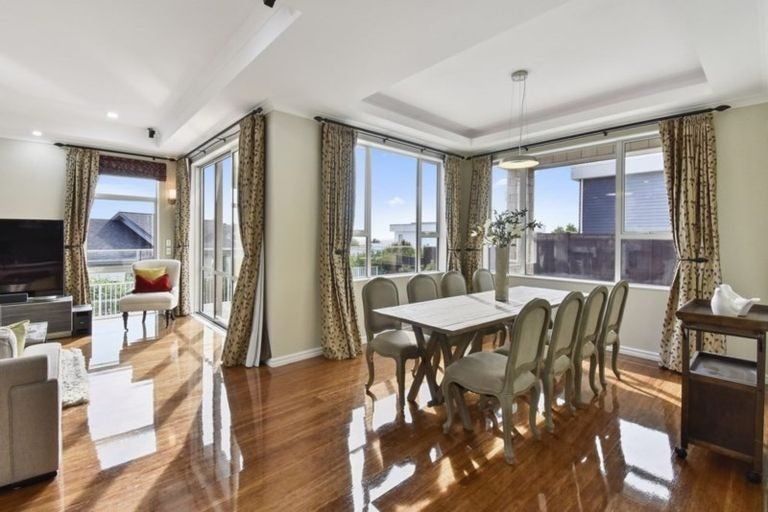 Photo of property in 15 Bejoy Rise, East Tamaki Heights, Auckland, 2016