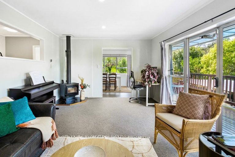 Photo of property in 22 John Road, Stanmore Bay, Whangaparaoa, 0932