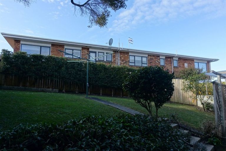 Photo of property in 1/1 Kaihu Street, Northcote, Auckland, 0627