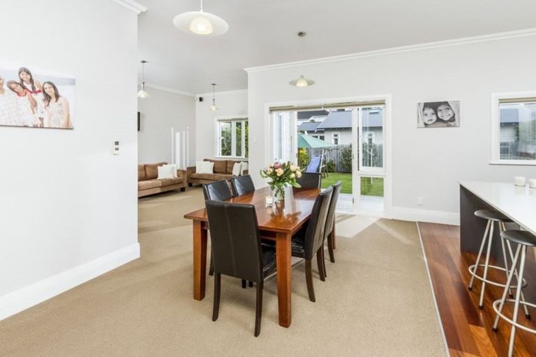 Photo of property in 22 Onewa Road, Northcote Point, Auckland, 0627