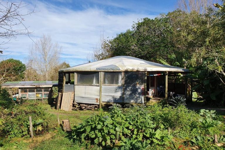 Photo of property in 4 Te Pahi River Drive, Paparoa, Maungaturoto, 0583