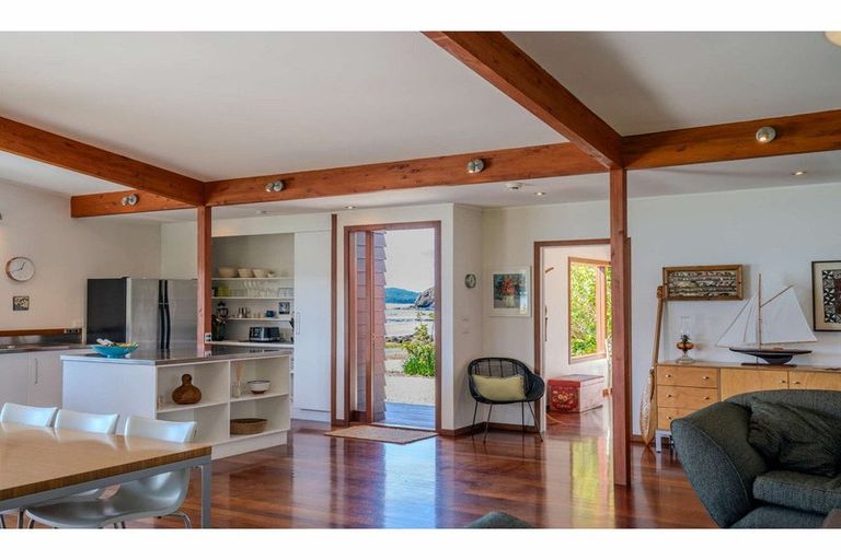 Photo of property in 135 Long Beach Road, Russell, 0202