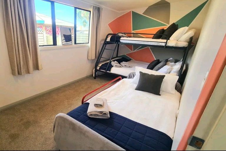 Photo of property in 11 Kirk Street, Otaki, 5512