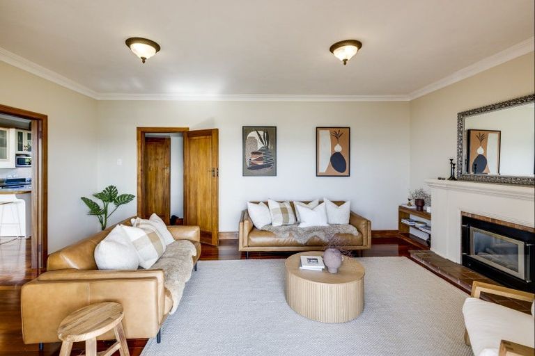 Photo of property in 8 Lambton Road, Hospital Hill, Napier, 4110