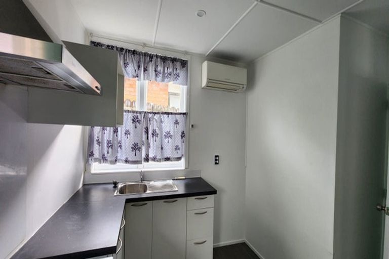 Photo of property in 16 Albert Road, Kelston, Auckland, 0602