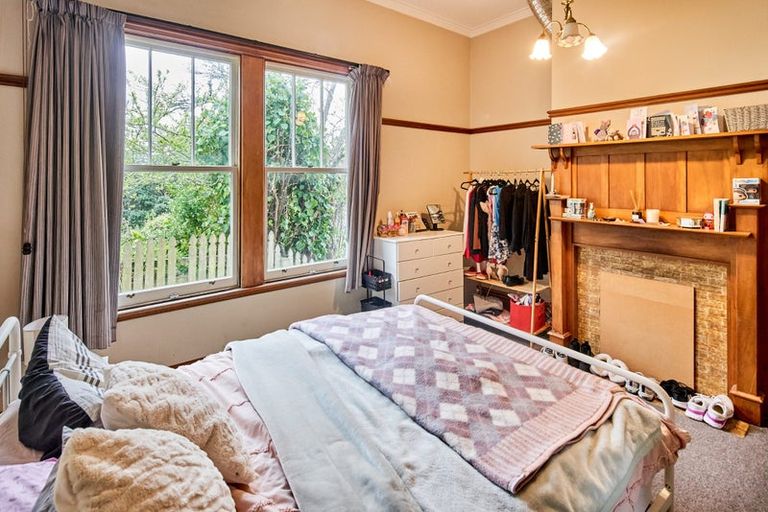 Photo of property in 64 Kelburn Parade, Kelburn, Wellington, 6012