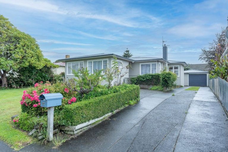 Photo of property in 27 Pembroke Street, Highbury, Palmerston North, 4412