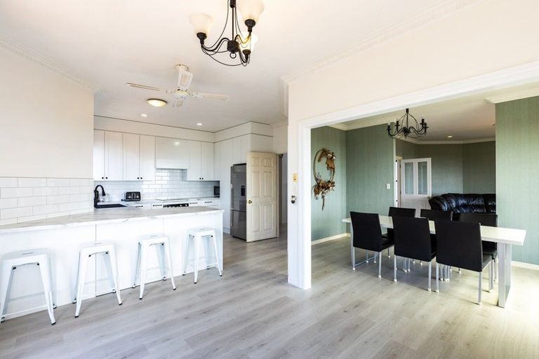 Photo of property in 87 Eliot Street, New Plymouth, 4310