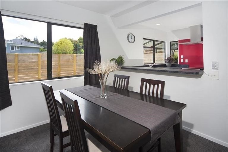 Photo of property in 2/8 Fuchsia Place, Birkdale, Auckland, 0626