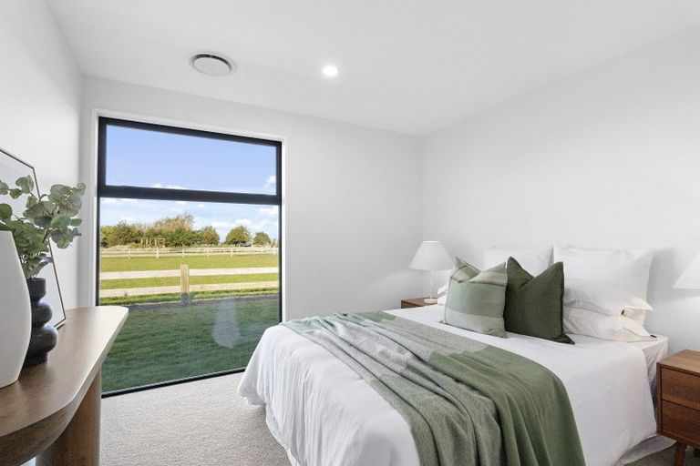 Photo of property in 14 Village Green Drive, Huntingdon, 7774