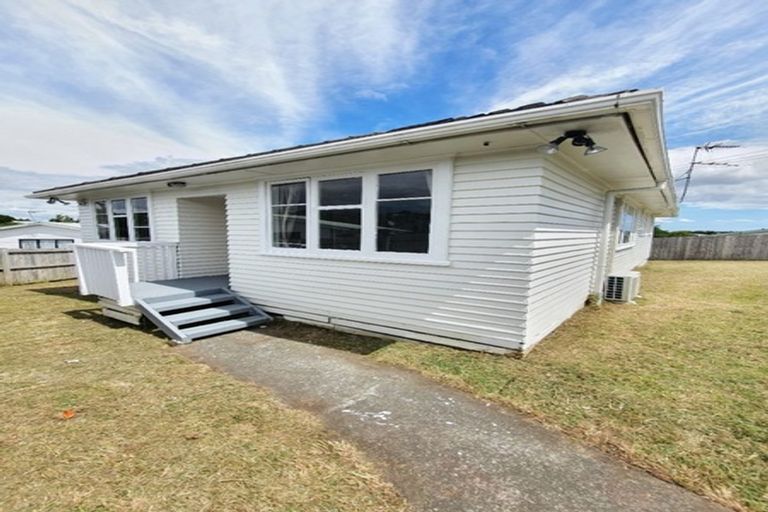 Photo of property in 12 Igloo Place, Red Hill, Papakura, 2110