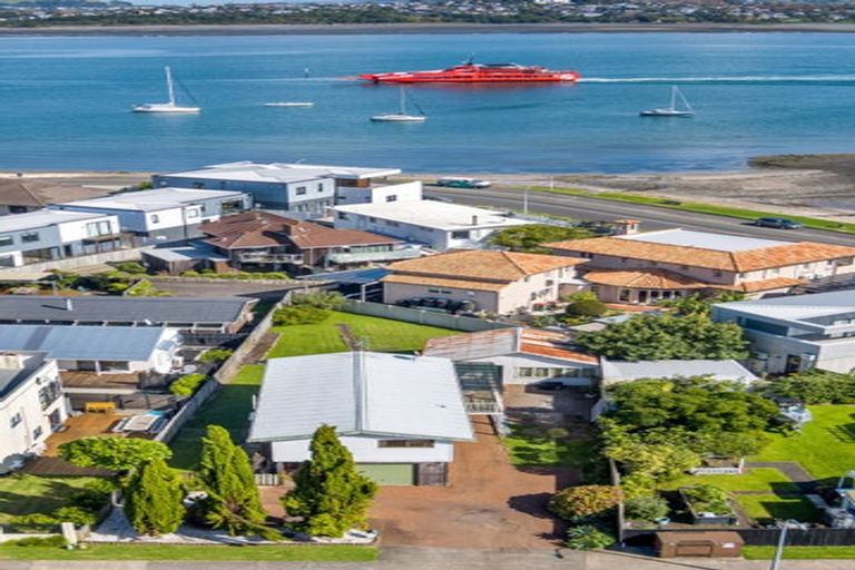 Photo of property in 3 Hattaway Avenue, Bucklands Beach, Auckland, 2012
