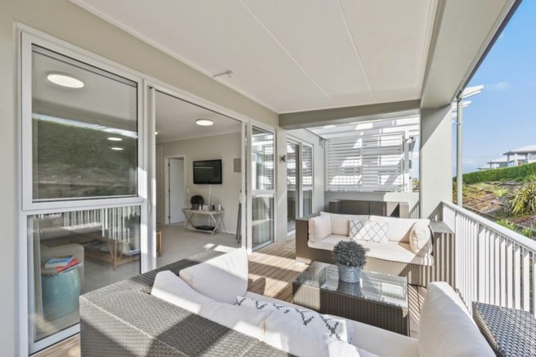 Photo of property in 18 Rewa Rewa Lane, Orewa, 0931
