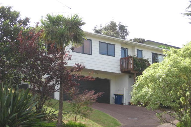 Photo of property in 2/10 Tallington Crescent, Torbay, Auckland, 0630