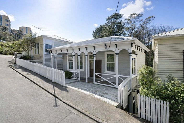 Photo of property in 28 Devon Street, Aro Valley, Wellington, 6021