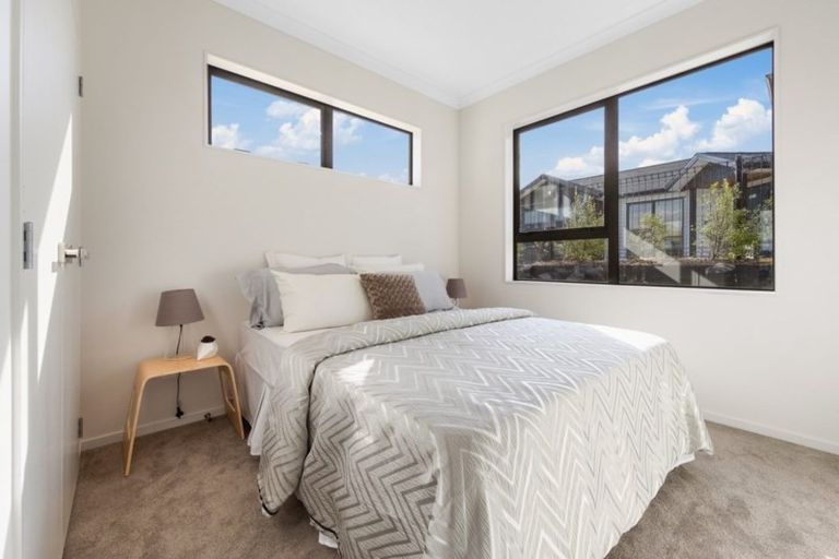 Photo of property in 2 Frazen Avenue, Papakura, 2110