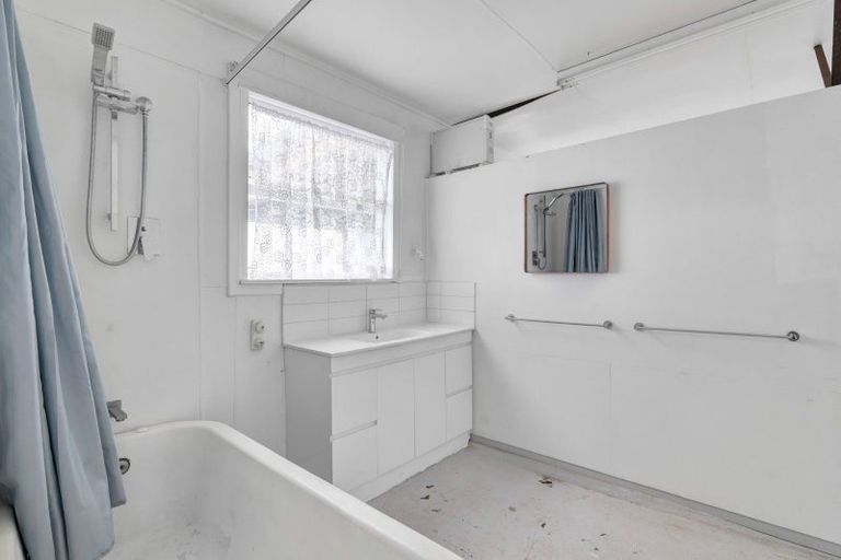 Photo of property in 76 South Road, Manaia, 4612