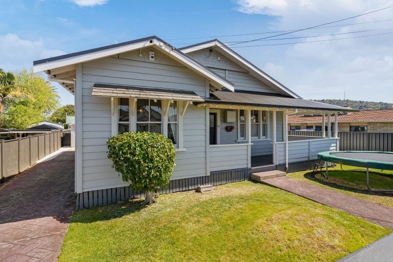Photo of property in 16 Wolfe Street, Regent, Whangarei, 0112