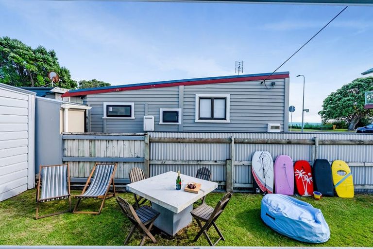 Photo of property in 18 Third Avenue, Urenui, 4377