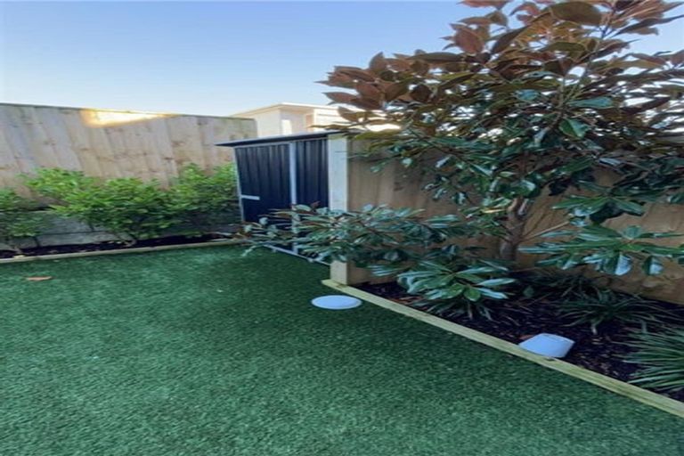 Photo of property in 9/24 Yeovil Road, Te Atatu Peninsula, Auckland, 0610