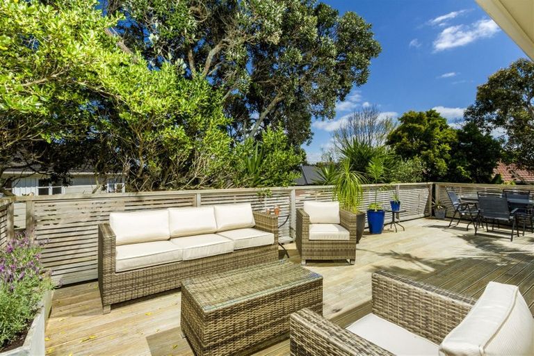 Photo of property in 1/16a Bardia Street, Belmont, Auckland, 0622