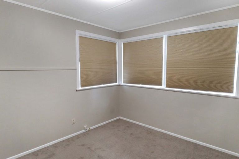 Photo of property in 6 Lenox Grove, Johnsonville, Wellington, 6037