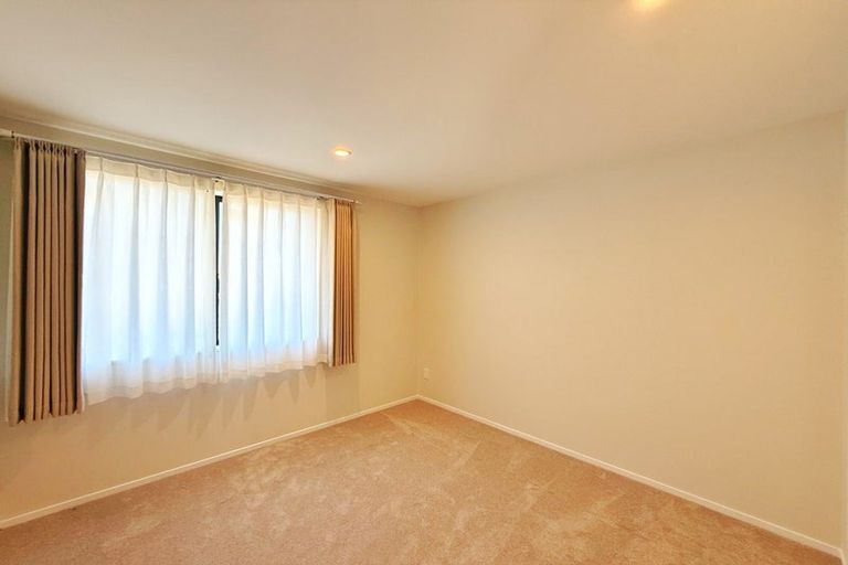 Photo of property in 94 West Harbour Drive, West Harbour, Auckland, 0618