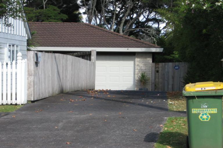 Photo of property in 2a Golf Road, New Lynn, Auckland, 0600