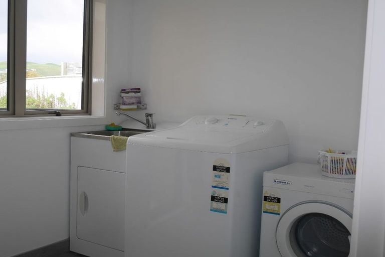 Photo of property in 31 Sumner Terrace, Aotea, Porirua, 5024