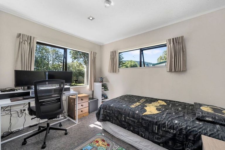 Photo of property in 17a Wairere Grove, Paraparaumu, 5032