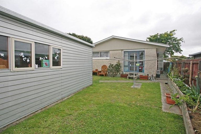 Photo of property in 15 Dunluce Place, Hornby, Christchurch, 8042