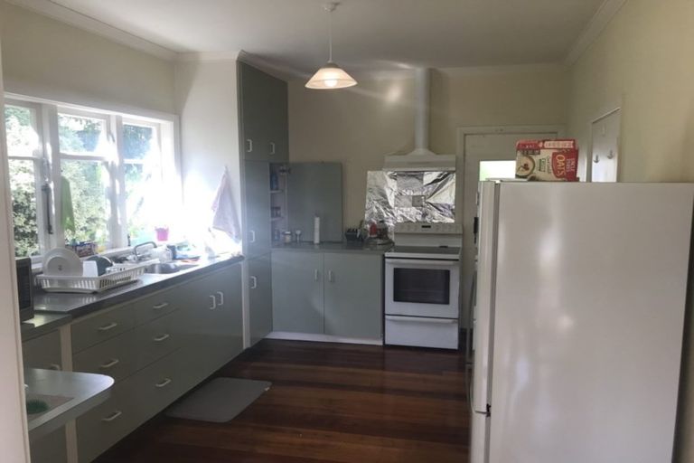 Photo of property in 2 Chester Road, Tawa, Wellington, 5028