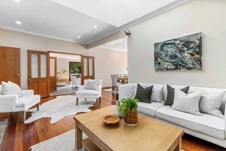 Photo of property in 557 Beach Road, Murrays Bay, Auckland, 0630