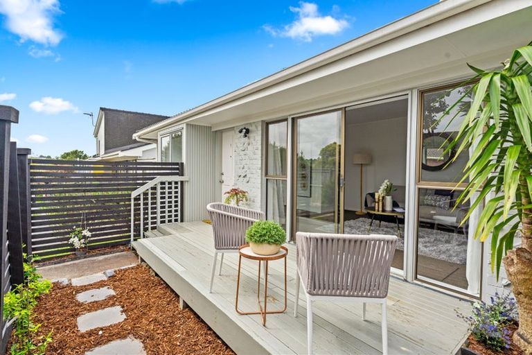 Photo of property in 1/307a Wairau Road, Totara Vale, Auckland, 0627