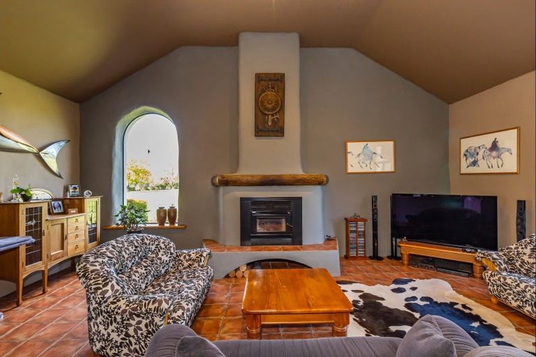 Photo of property in 100 Waihou Road, Levin, 5571