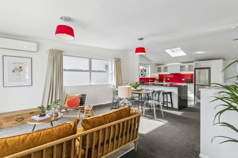 Photo of property in 51b Herald Street, Berhampore, Wellington, 6023