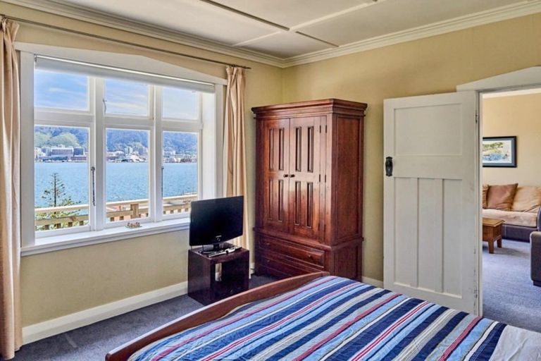 Photo of property in 296 Oriental Parade, Oriental Bay, Wellington, 6011