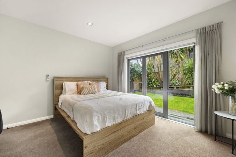 Photo of property in 1/36 Browns Bay Road, Rothesay Bay, Auckland, 0630