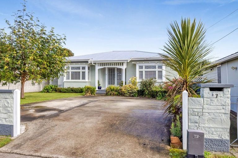 Photo of property in 17 Albion Street, Hawera, 4610