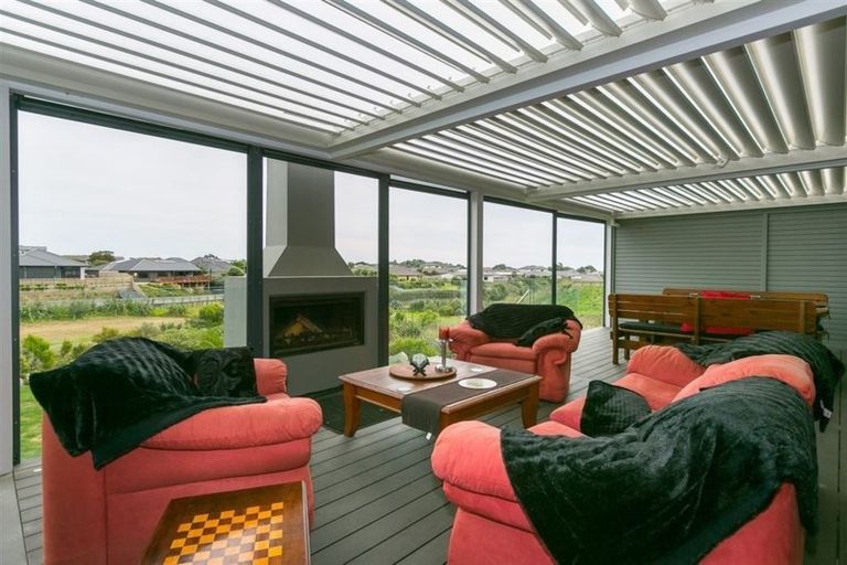 Photo of property in 10 Jules Crescent, Bell Block, New Plymouth, 4312