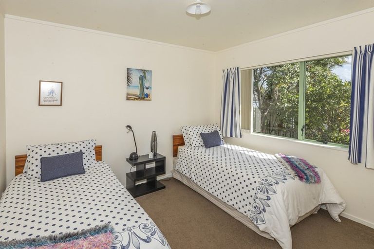 Photo of property in 11 Bermuda Place, One Tree Point, 0118